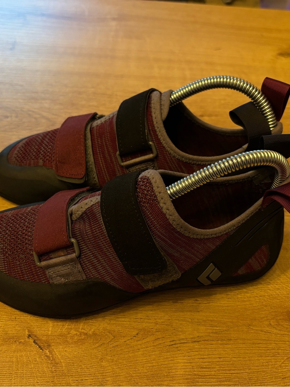 Unisex Black Diamond momentum merlot and Black Climbing Sneakers 4.3mm Rubber
